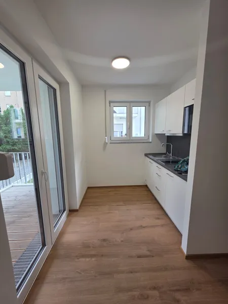 Modernes Studio mit Balkon, EBK, Teilmöbliert, Aufzug & Fußbodenheizung. Erstbezug — photo 1